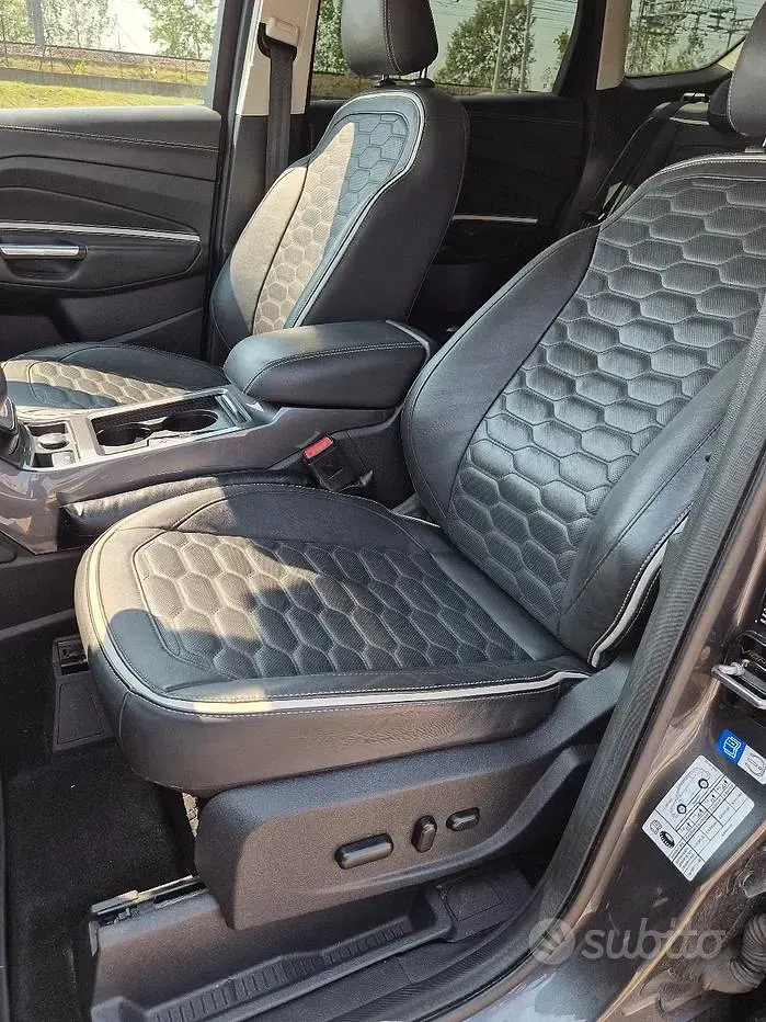 Usata Ford Kuga Vignale 180 CV (132 kW) 2018 Grigio SUV