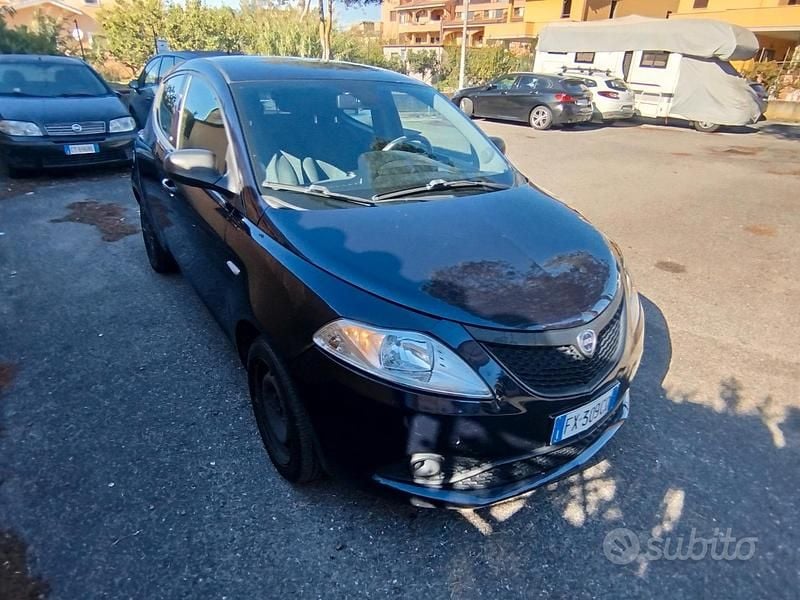Usata Lancia Ypsilon 80 CV (58 kW) 2019 Blu Utilitaria