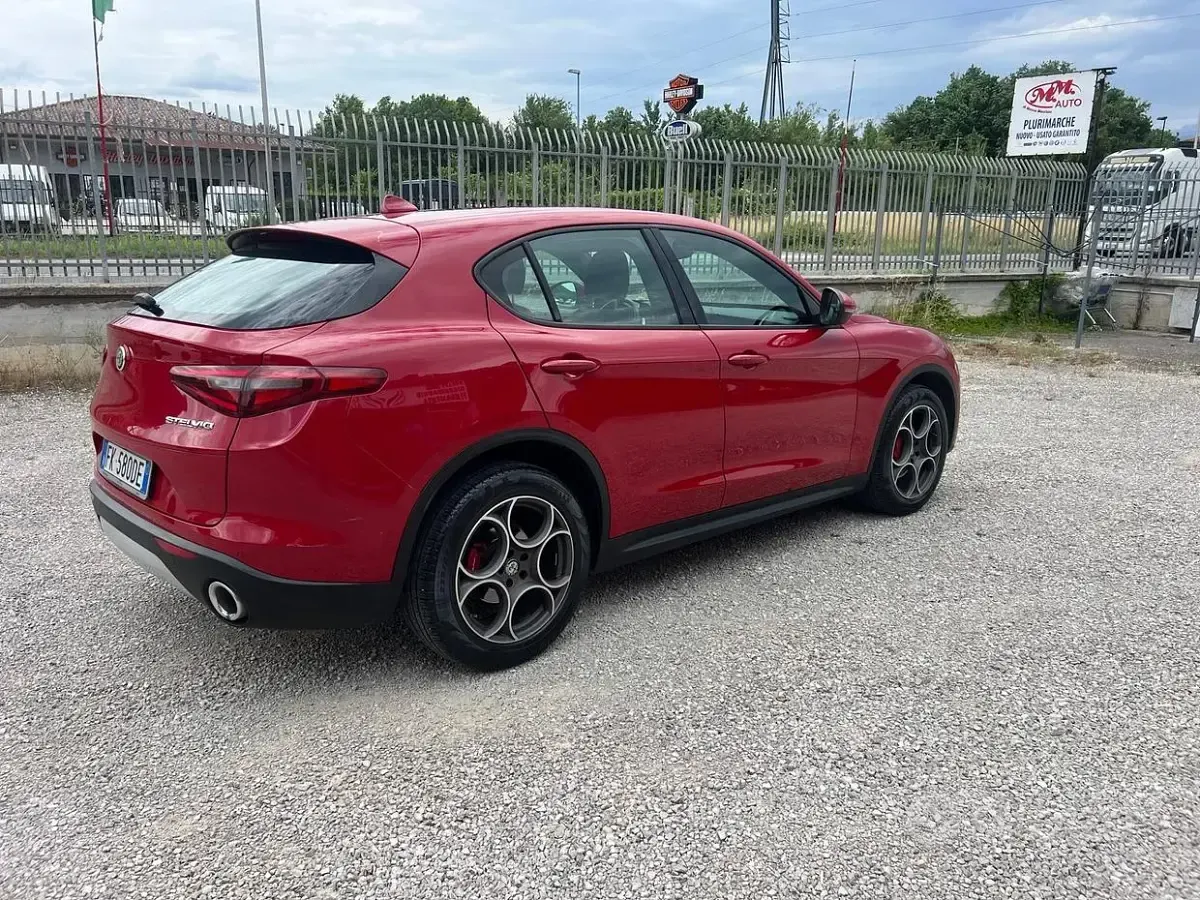 Usata Alfa Romeo Stelvio Business 210 CV (154 kW) 2017 Rosso SUV