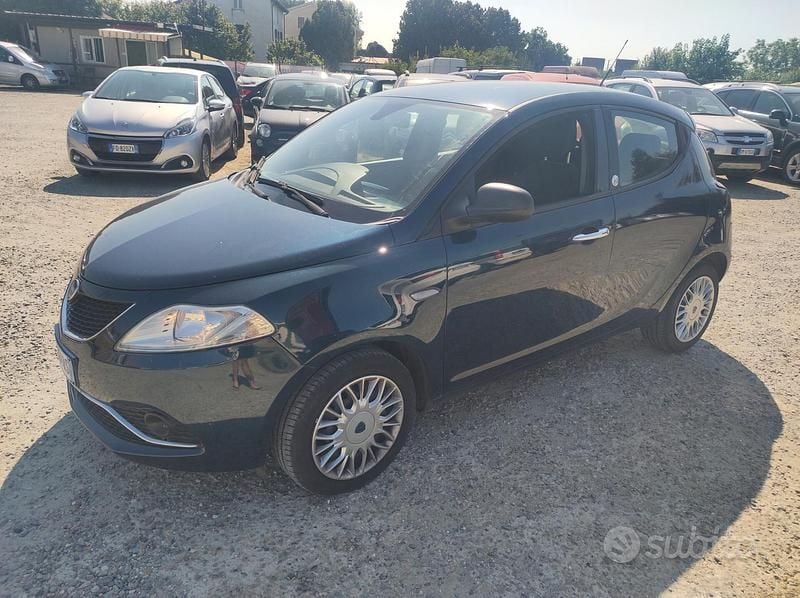 Usata Lancia Ypsilon Silver 69 CV (50 kW) 2016 Blu Utilitaria