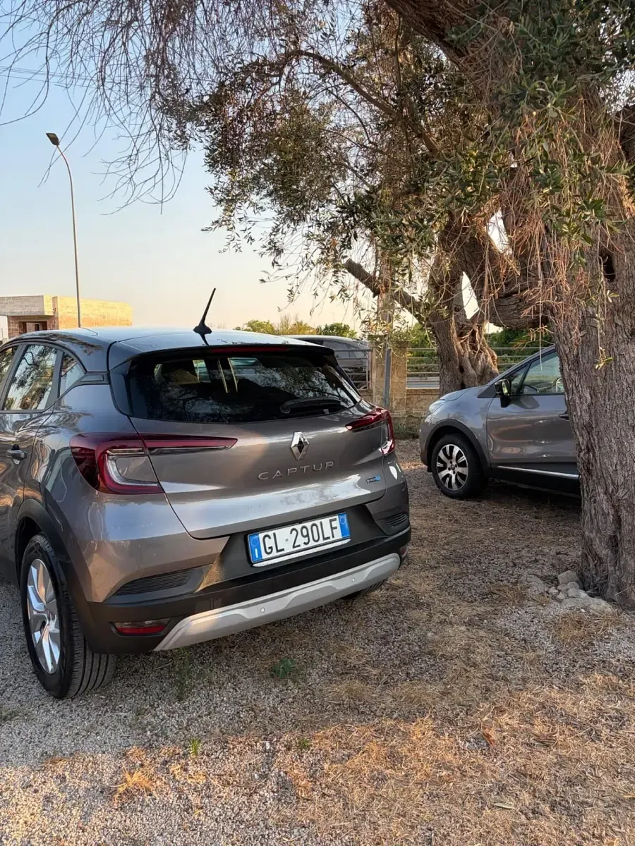 Usata Renault Captur Rive Gauche 140 CV (102 kW) 2022 Grigio SUV