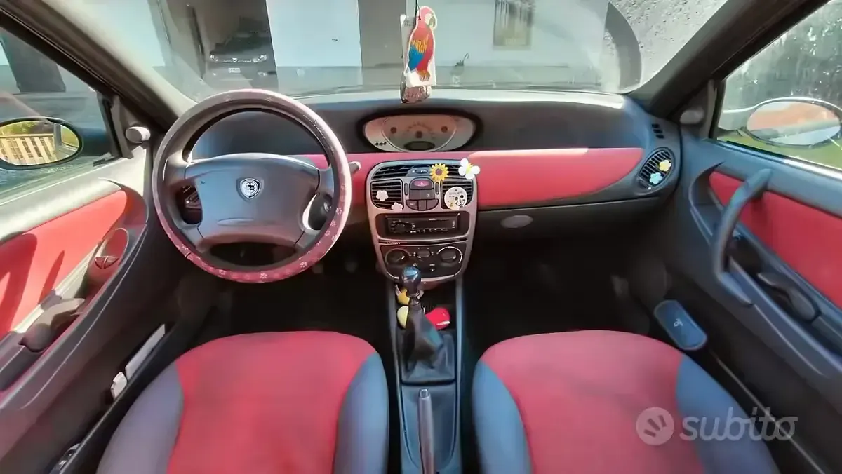 Usata Lancia Ypsilon 80 CV (58 kW) 2001 Utilitaria