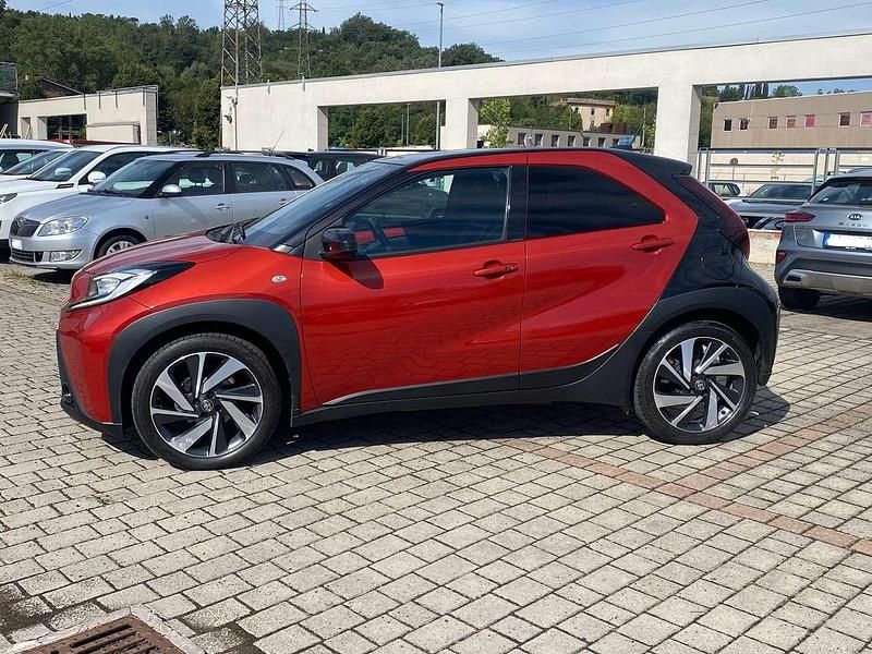 Usata Toyota Aygo X Lounge 72 CV (52 kW) 2022 Rosso SUV