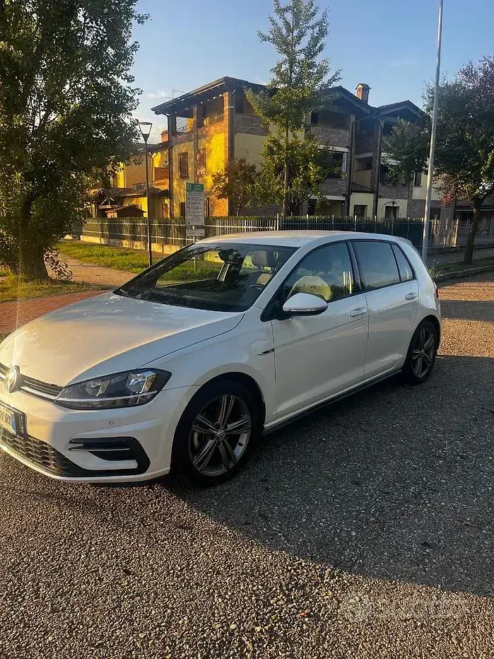Usata VW Golf VII R-line 115 CV (84 kW) 2019 Bianco Utilitaria