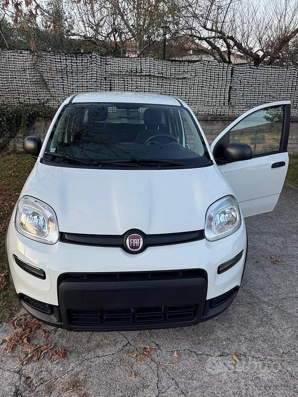 Bianco Usata 2023 Fiat Panda Tre volumi | 12.600 € (Buon prezzo) - Immagine 1/4
