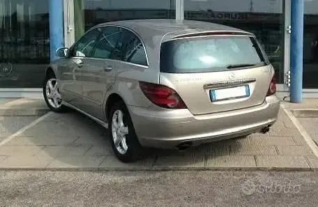 Usata Mercedes R320 224 CV (164 kW) 2007 Grigio Station wagon