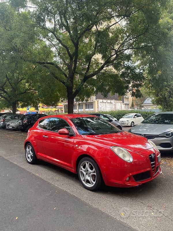 Rosso Usata 2010 Alfa Romeo MiTo Due volumi | 4500 € (Buon prezzo) - Immagine 1/4