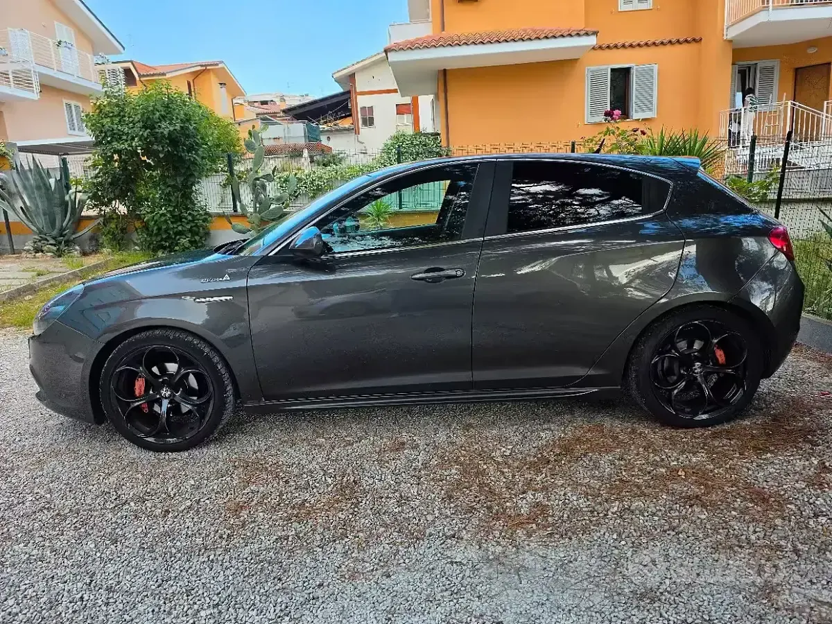 Usata Alfa Romeo Giulietta 120 CV (88 kW) 2010 Grigio Utilitaria