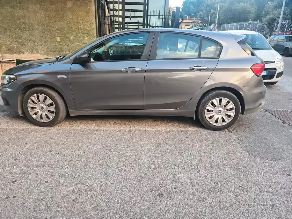 Usata Fiat Tipo Easy 95 CV (69 kW) 2016 Grigio Berlina