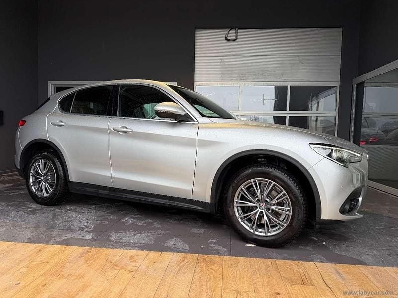 Usata Alfa Romeo Stelvio 209 CV (153 kW) 2018 Grigio SUV