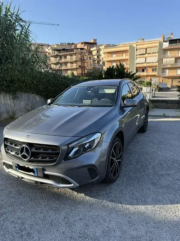 Usata Mercedes GLA200 Executive 136 CV (100 kW) 2019 Grigio SUV
