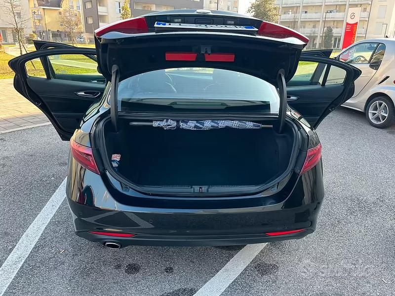 Gebraucht Alfa Romeo Giulia Super 150 PS (110 kW) 2017 Schwarz Limousine