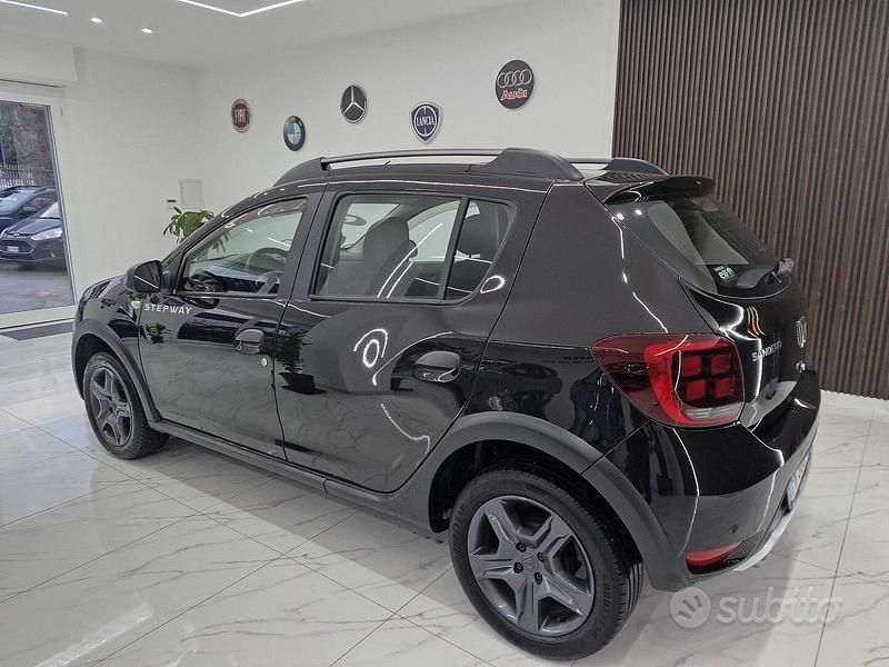 Usata Dacia Sandero Stepway 90 CV (66 kW) 2018 Nero Utilitaria