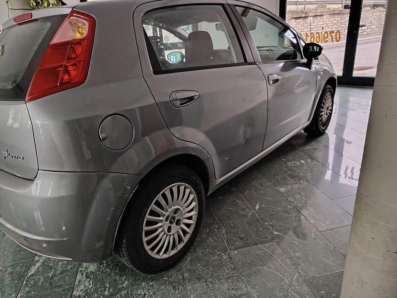 Usata Fiat Grande Punto Dynamic 65 CV (47 kW) 2007 Grigio Utilitaria