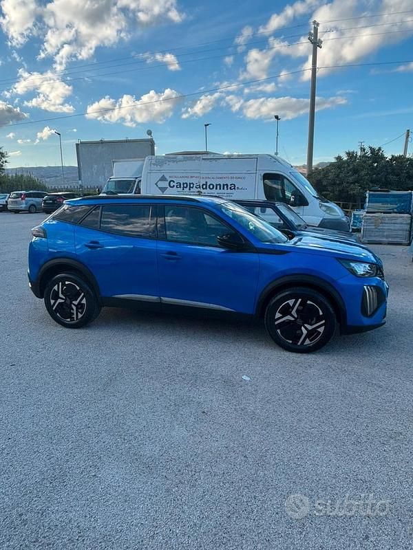 Usata Peugeot 2008 Allure 100 CV (73 kW) 2024 Blu SUV