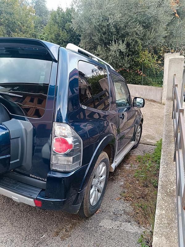 Usata Mitsubishi Pajero 200 CV (147 kW) 2011 Blu SUV