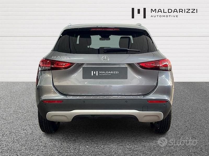 Usata Mercedes GLA180 116 CV (85 kW) 2023 Grigio SUV