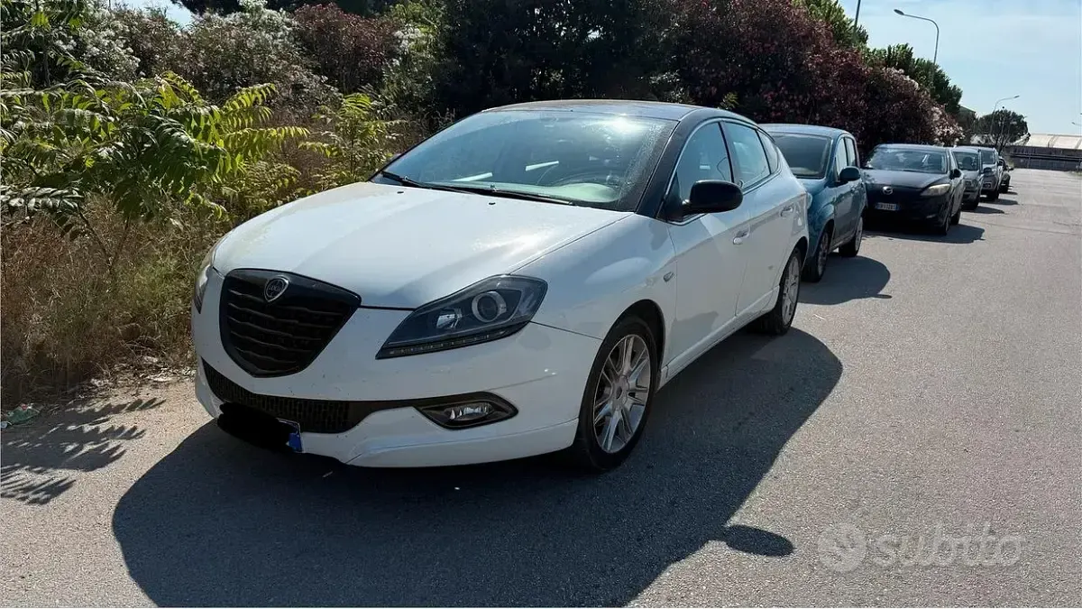 Usata Lancia Delta 190 CV (139 kW) 2014 Bianco Utilitaria