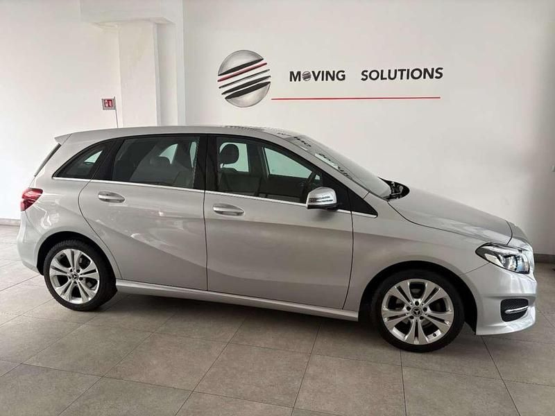 Usata Mercedes B180 Premium 109 CV (80 kW) 2018 Argento Utilitaria