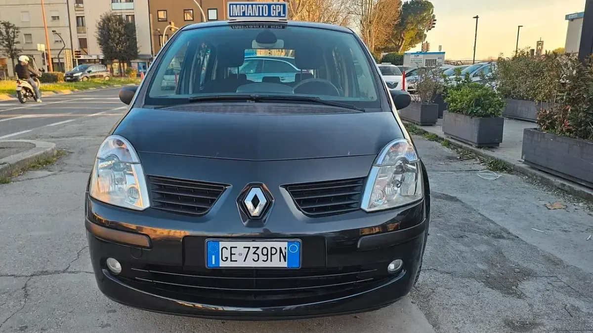 Usata Renault Modus 75 CV (55 kW) 2007 Nero Monovolume