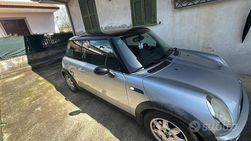 Usata Mini Cooper 116 CV (85 kW) 2004 Grigio Utilitaria