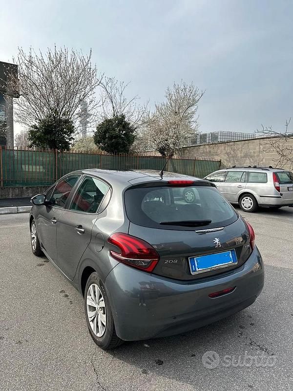 Usata Peugeot 208 Active 82 CV (60 kW) 2017 Grigio Utilitaria
