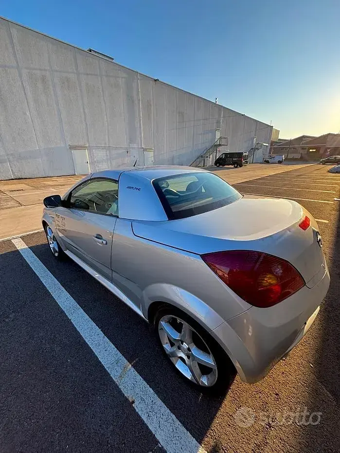Usata Opel Tigra 90 CV (66 kW) 2005 Cabrio