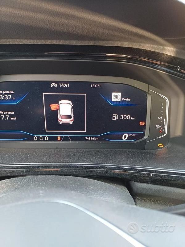 Usata VW T-Roc R-line 116 CV (85 kW) 2023 SUV