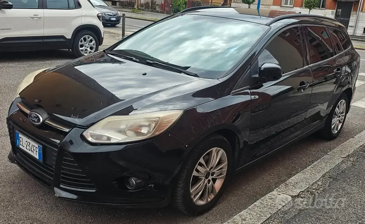 Käytetty Ford Focus Titanium 95 HP (69 kW) 2012 Musta Farmari