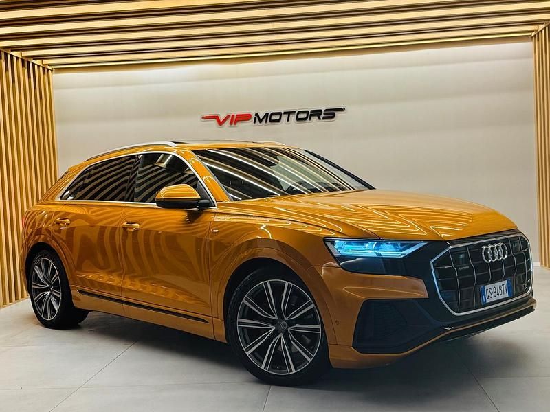 Usata Audi Q8 Exclusive 286 CV (210 kW) 2019 Oro SUV