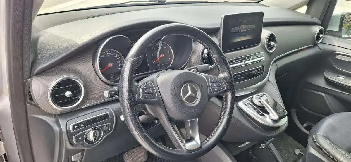 Usata Mercedes V250 Premium 190 CV (139 kW) 2015 Argento metallizzato Monovolume