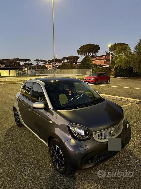 Usata Smart ForFour 71 CV (52 kW) 2015 Grigio Utilitaria