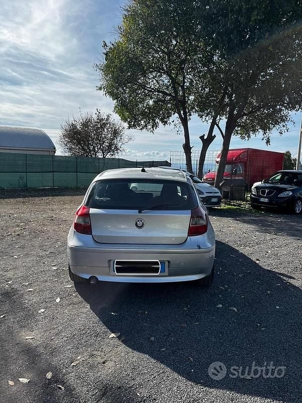 Usata BMW 118 122 CV (89 kW) 2005 Grigio Utilitaria
