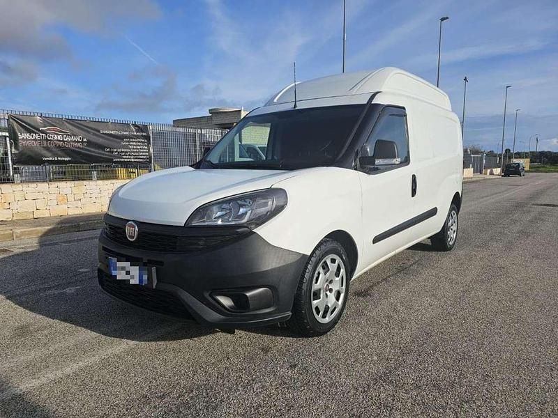 Bianco Usata 2020 Fiat Doblò Lounge Monovolume | 8800 € (Buon prezzo) - Immagine 1/4