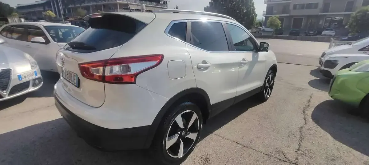 Usata Nissan Qashqai N-Connecta 116 CV (85 kW) 2017 Bianco SUV