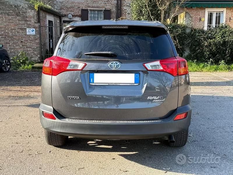 Usata Toyota RAV4 Style 124 CV (91 kW) 2015 Grigio SUV