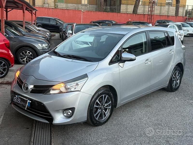 Usata Toyota Verso Style 111 CV (81 kW) 2014 Grigio Monovolume