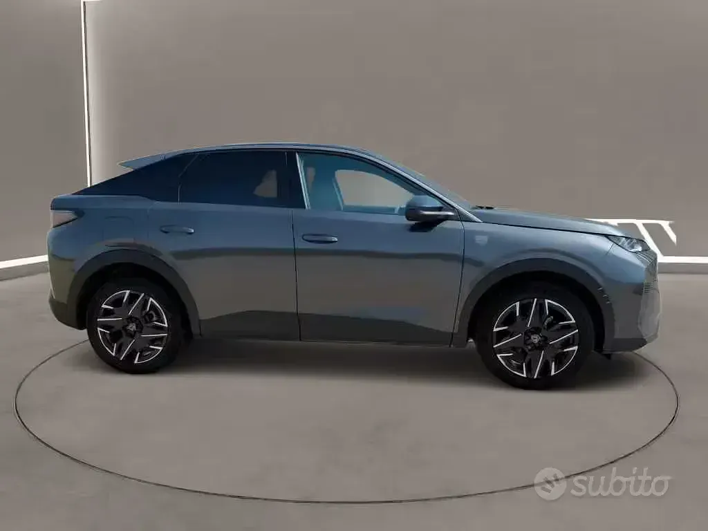 Usata Peugeot e-3008 100 kW (136 CV) 2025 Bluazzurro SUV