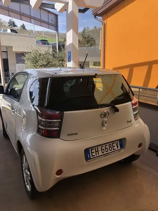 Usata Toyota iQ 68 CV (50 kW) 2012 Bianco Utilitaria