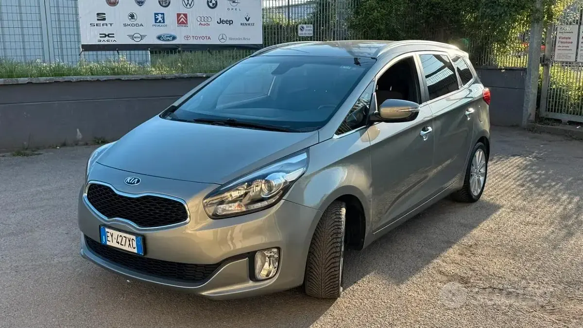 Usata Kia Carens 115 CV (84 kW) 2015 Giallo Monovolume