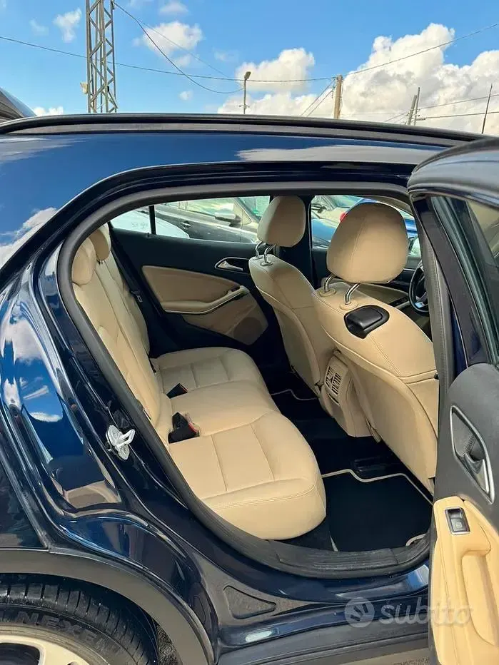 Usata Mercedes GLA200 136 CV (100 kW) 2017 Bluazzurro SUV