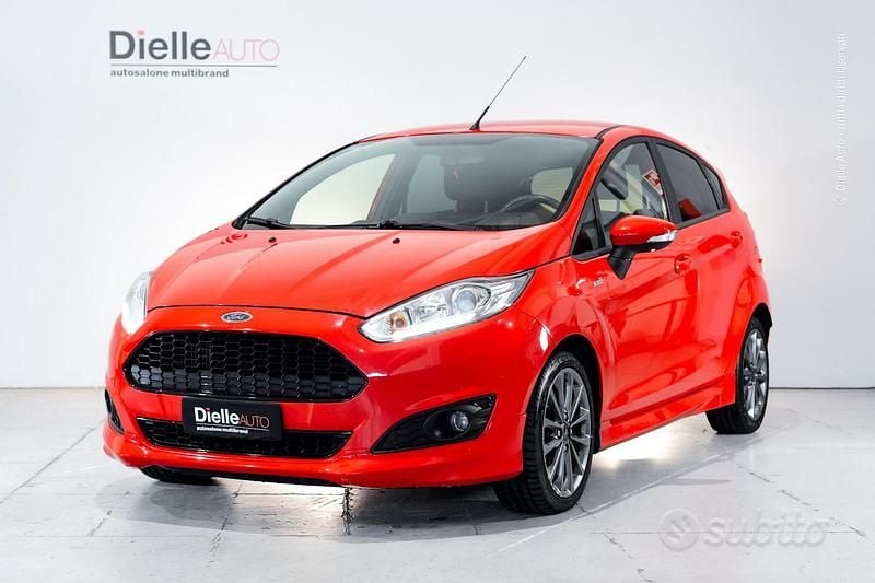 Rosso (race red) Usata 2017 Ford Fiesta ST-Line Utilitaria | 8850 € (Buon prezzo) - Immagine 1/4