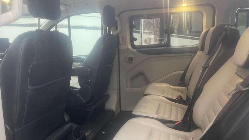 Usata Ford Tourneo Titanium 184 CV (135 kW) 2020 Bronzo Monovolume