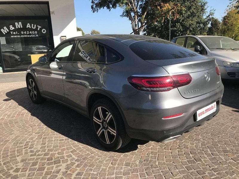 Grigio scuro Usata 2020 Mercedes GLC200 SUV | 42.000 € (Molto cara) - Immagine 1/4