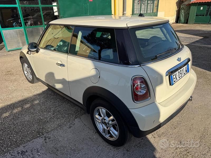 Usata Mini Cooper D 89 CV (65 kW) 2012 Beige Utilitaria