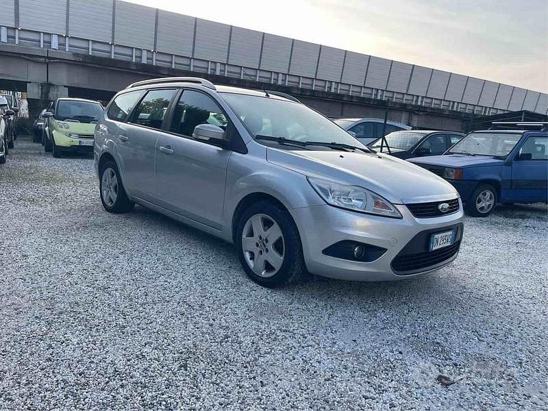 Begagnad Ford Focus Titanium 90 HK (66 kW) 2008 Grå Kombi