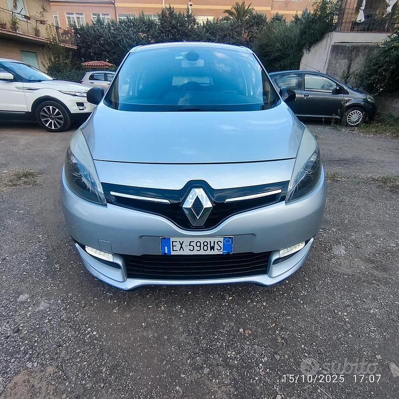 Grigio Usata 2015 Renault Scénic III XMOD Monovolume | 5300 € (Buon prezzo) - Immagine 1/4