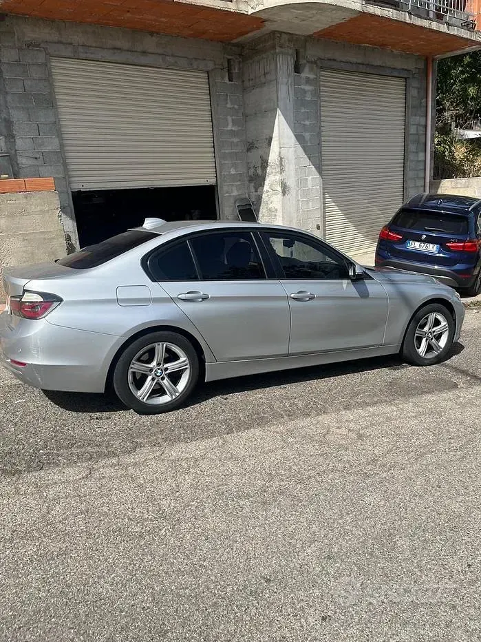 Usata BMW 318 Sport Line 143 CV (105 kW) 2015 Grigio Berlina