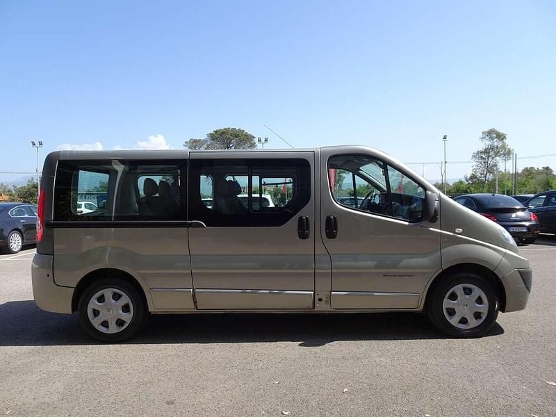 Usata Renault Trafic Luxe 145 CV (106 kW) 2010 Grigio Monovolume