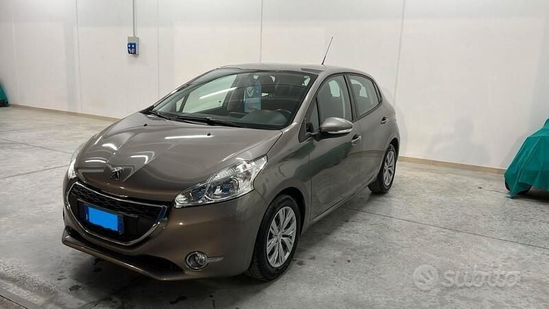 Usata Peugeot 208 95 CV (69 kW) 2014 Utilitaria